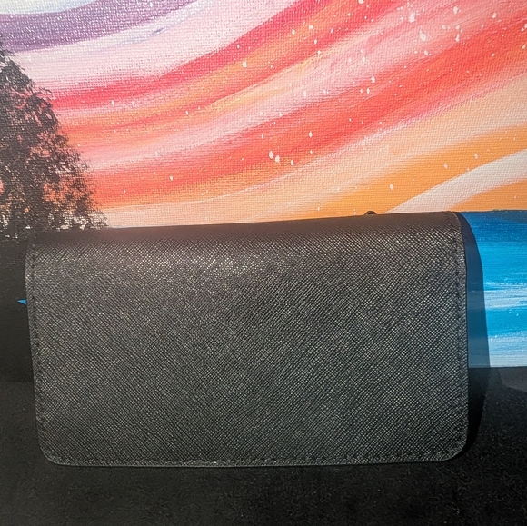 NWT Henri Bendel Black Floral Phone Wallet - Picture 3 of 7